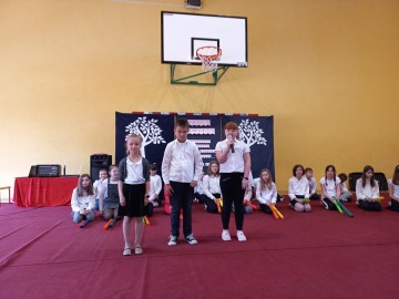 Sad tradycyjny przy SP Niesułków (gm. Stryków), 